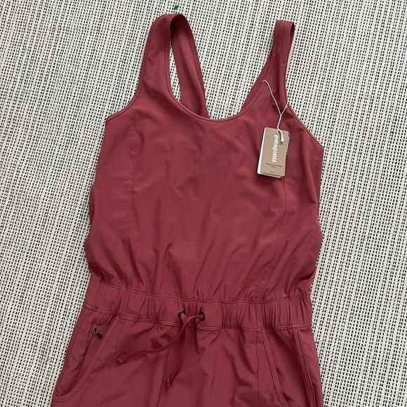 Patagonia NWT Women's Fleetwith Dress in color rosehip - Picture 7 of 10